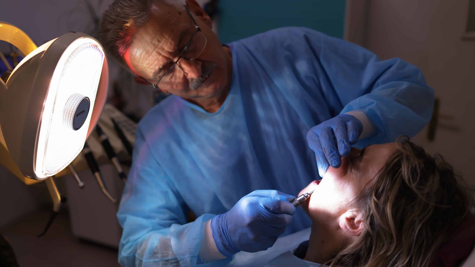 д-р генчев слага базални зъбни импланти