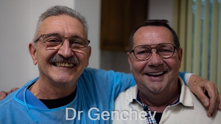 Д-р Генчев с пациент след базални импланти