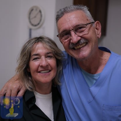Д-р Генчев с пациентка за базални зъбни ичпланти в Пловдив България 